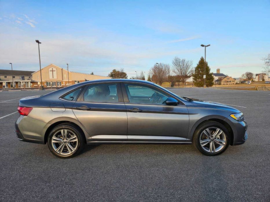 Volkswagen Jetta SE      2024