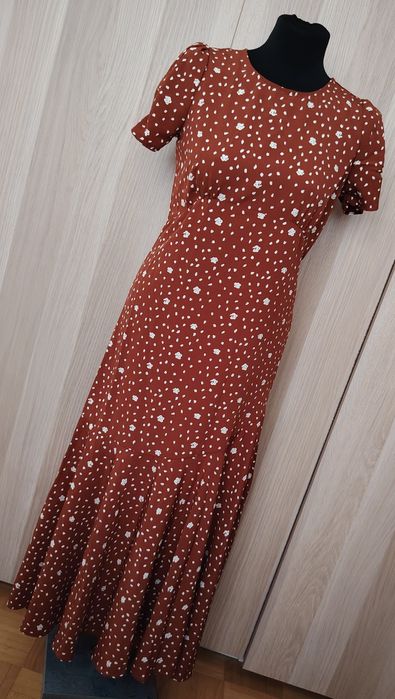 Sinsay nowa karmelowa sukienka maxi kremowe wzory 36