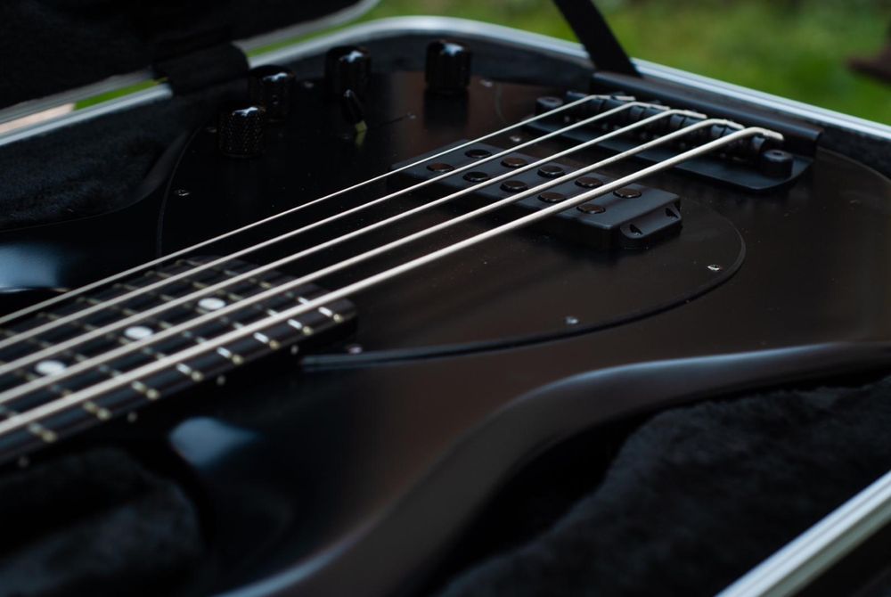 Music Man Stingray 5H Stealth Black 2018