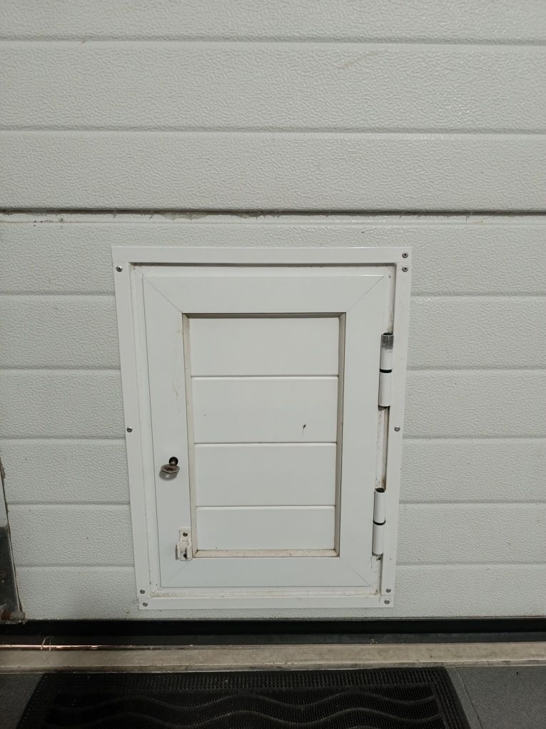 Portão de Garagem basculante Semi-novo