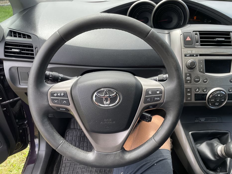 Toyota Verso NISKI PRZEBIEG 7 osób!