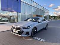 BMW Seria 5 550e xDrive 489 KM b.bogate wyposażenie folia mat