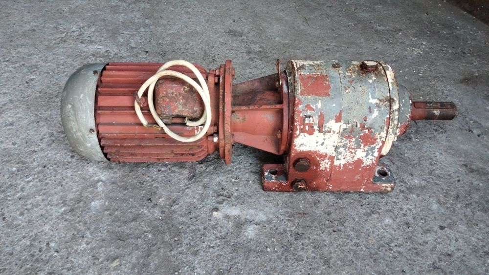 Motoreduktor 2,2 Kw 30obr. Ośka 45mm