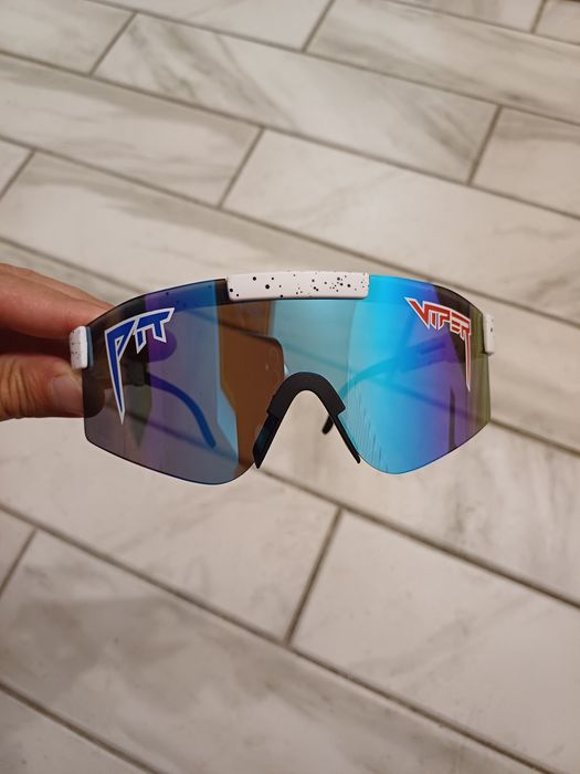 Очки солнцезащитные