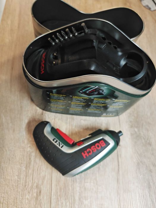 Wkrętarka Bosch IXO - uszkodzona, komplet