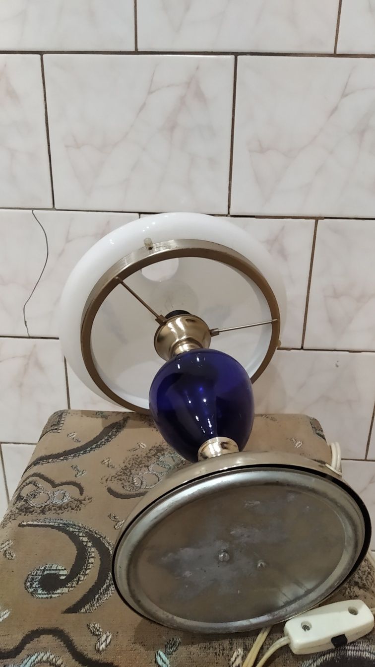 Продам лампу настільну