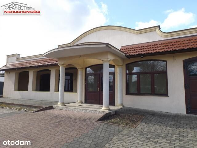 Lokal handlowo-usługowy.