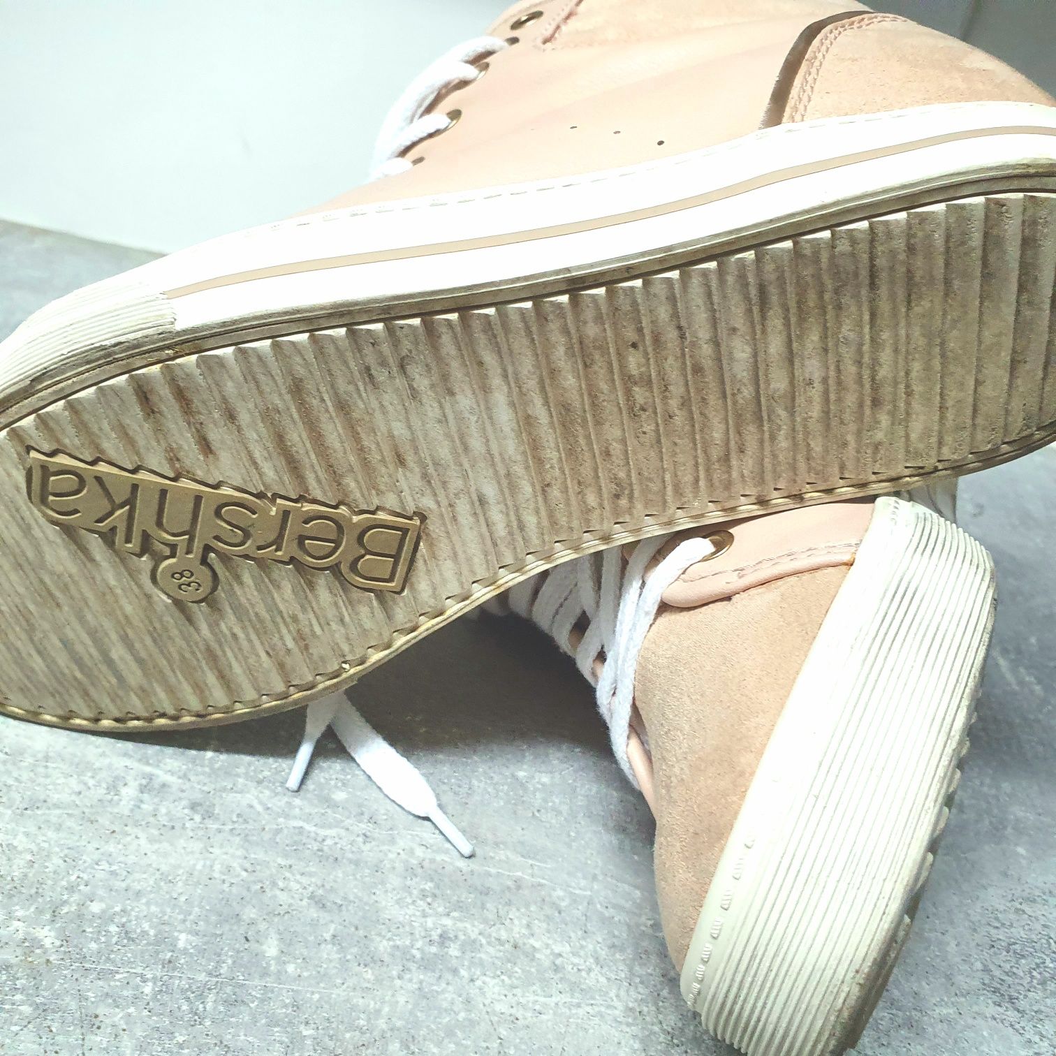 Różowe botki Bershka sneakersy 38 biała podeszwa wysokie wiązane