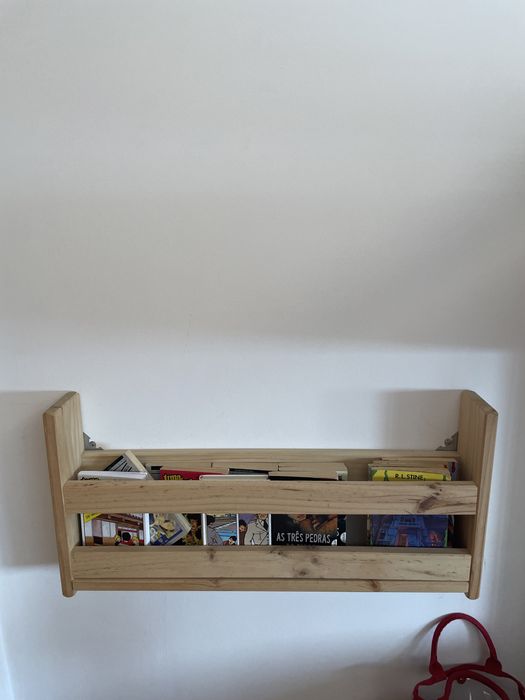 Estante de parede para livros madeira
