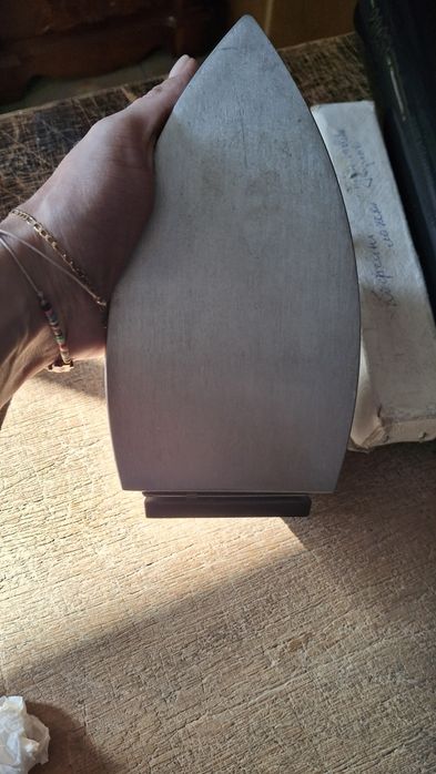 Żelazko PRL z podstawką