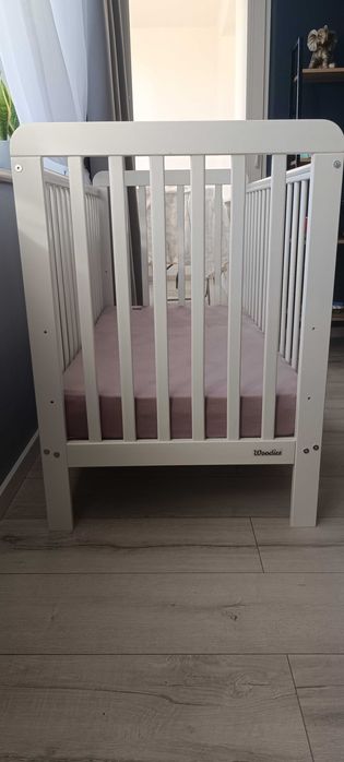 Łóżeczko niemowlęce z materacem