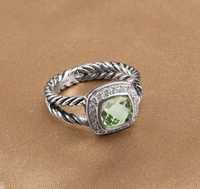 Przepiękny pierścionek z zielonym oczkiem cubic zirkonia