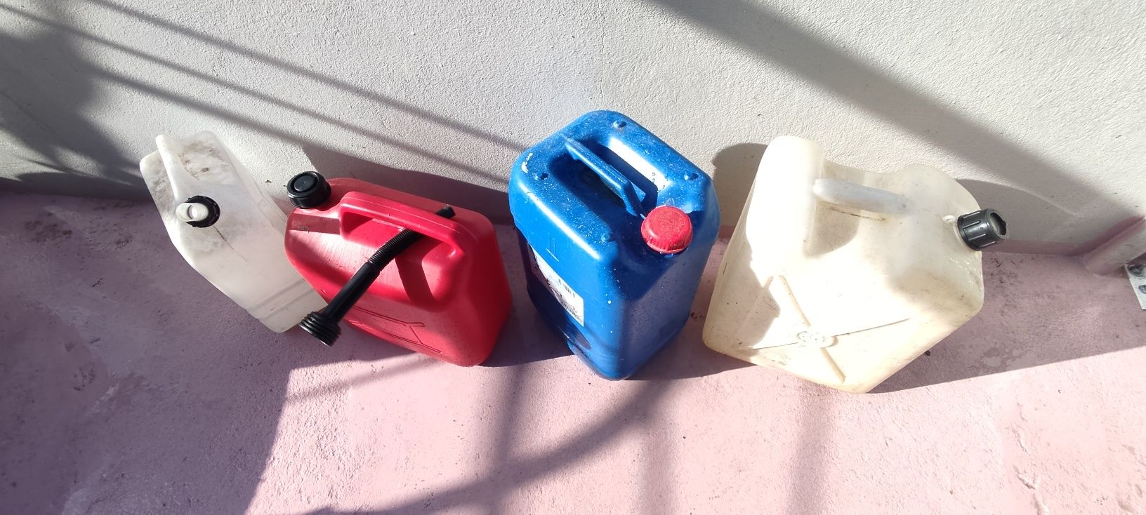Jerrycan / bidão / Jerrycans / bidões