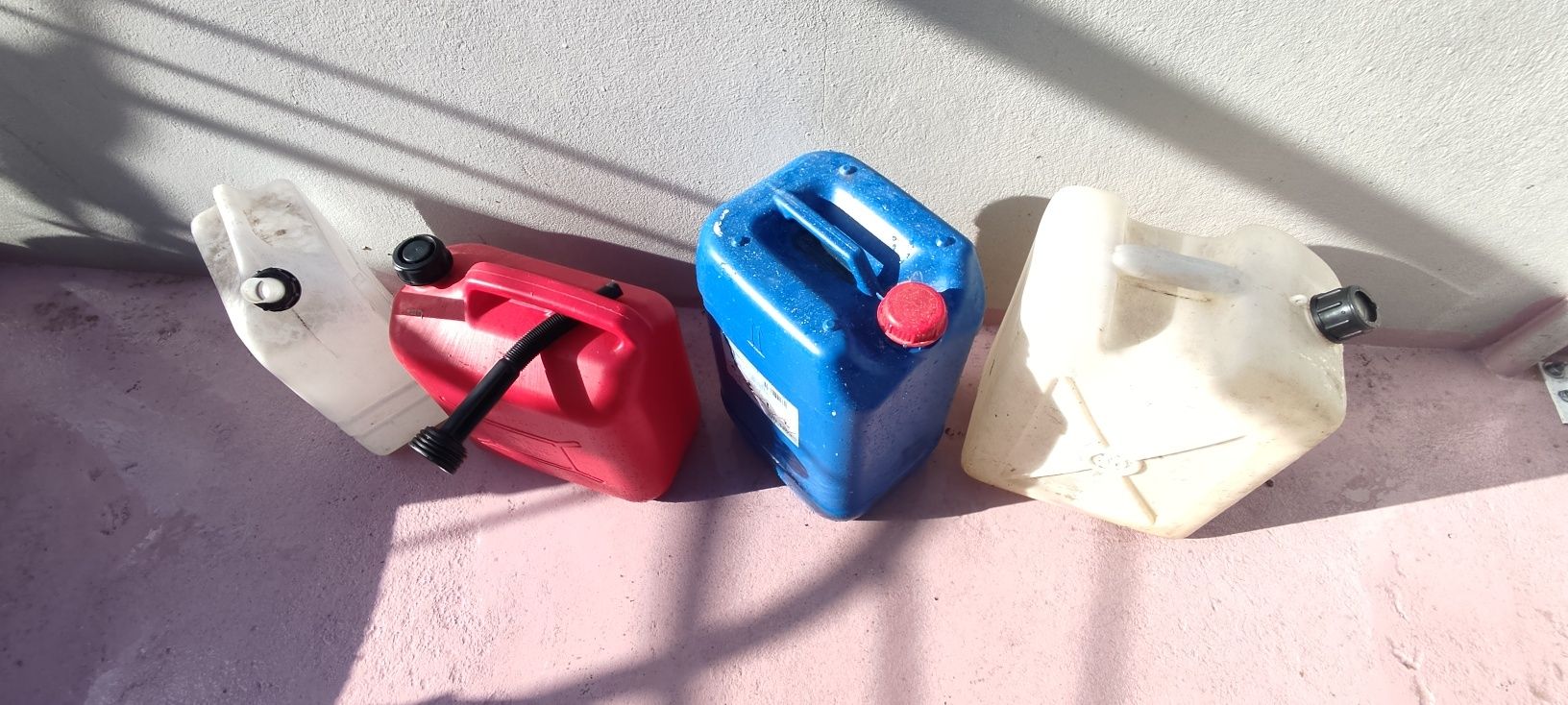 Jerrycan / bidão / Jerrycans / bidões