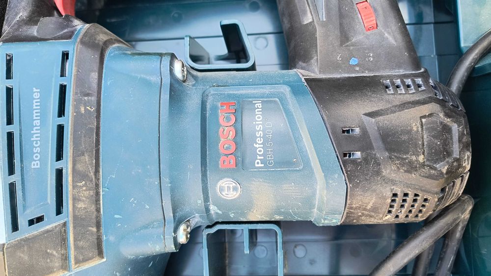 Sprzedam młot udarowy Bosch + zestaw wierteł