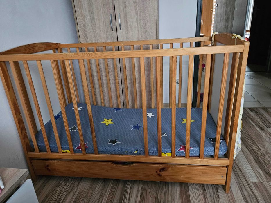 Łóżeczko 120x60 z szufladą materacem i organizerem