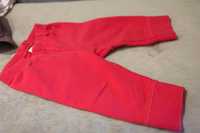 Spodenki 62 / 68 Zara oraz Pinokio spodnie dresowe czerwone niemowlę