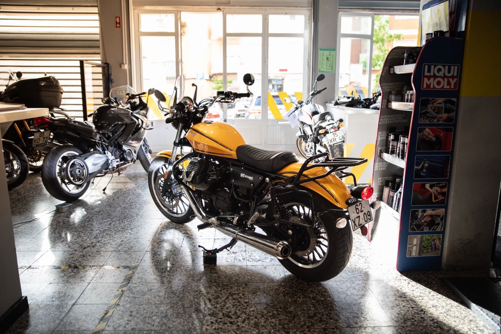 Moto Guzzi V9 Roamer de 2019 Impecável com Extras