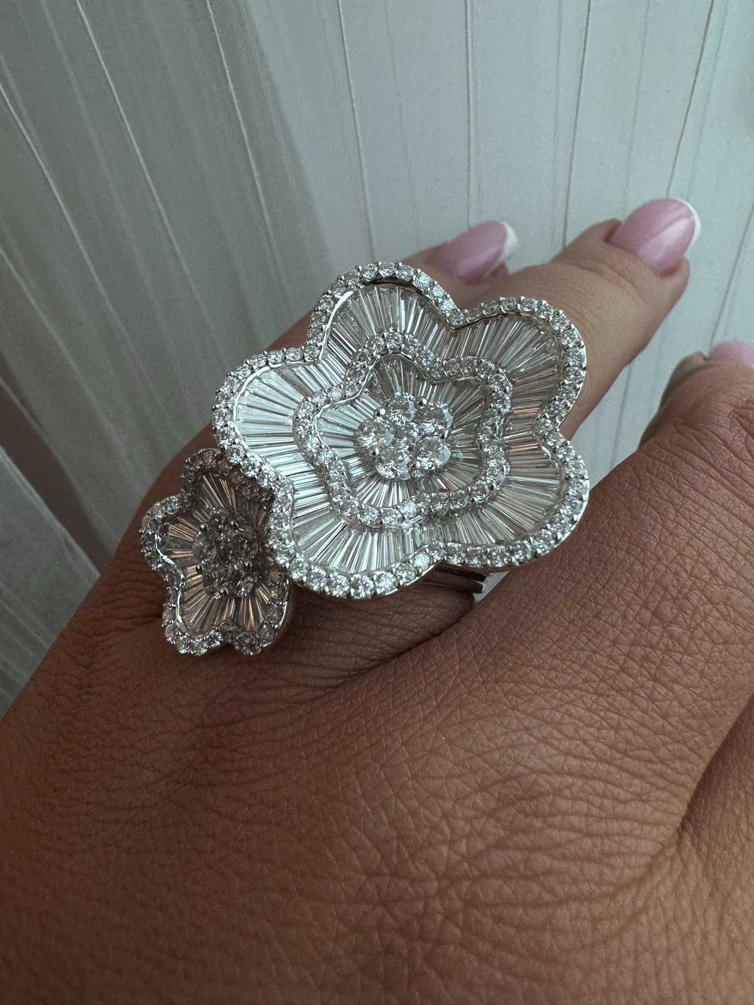 Pierścionek z diamentami naturalnymi 6.39 CT Flowers bagiety