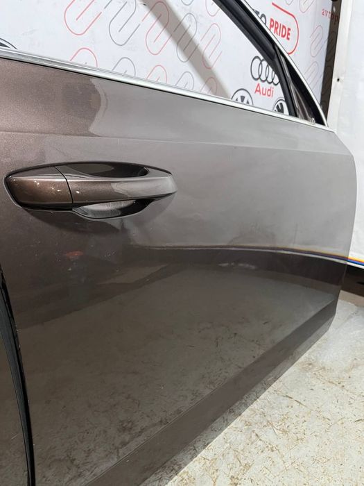 Двері праві Шкода Октаія а7 дверь правая  двери  Octavia A7 LF8Z 4L4L