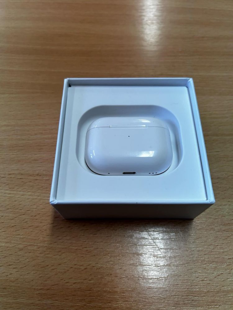 Airpods pro 2 jedna sluchawka uszkodzona