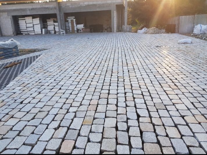 Starobruk rzędówka granit kostka granitowa cięta bruk kamień polny