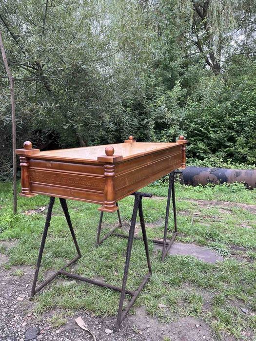 Надгробки ,обрамівки на могилу з дерева є опт