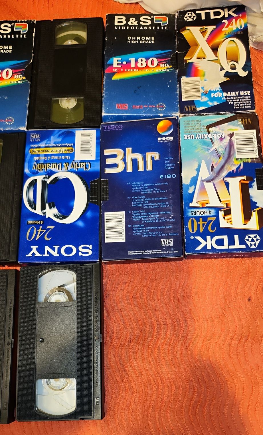 16 kaset video VHS komplet