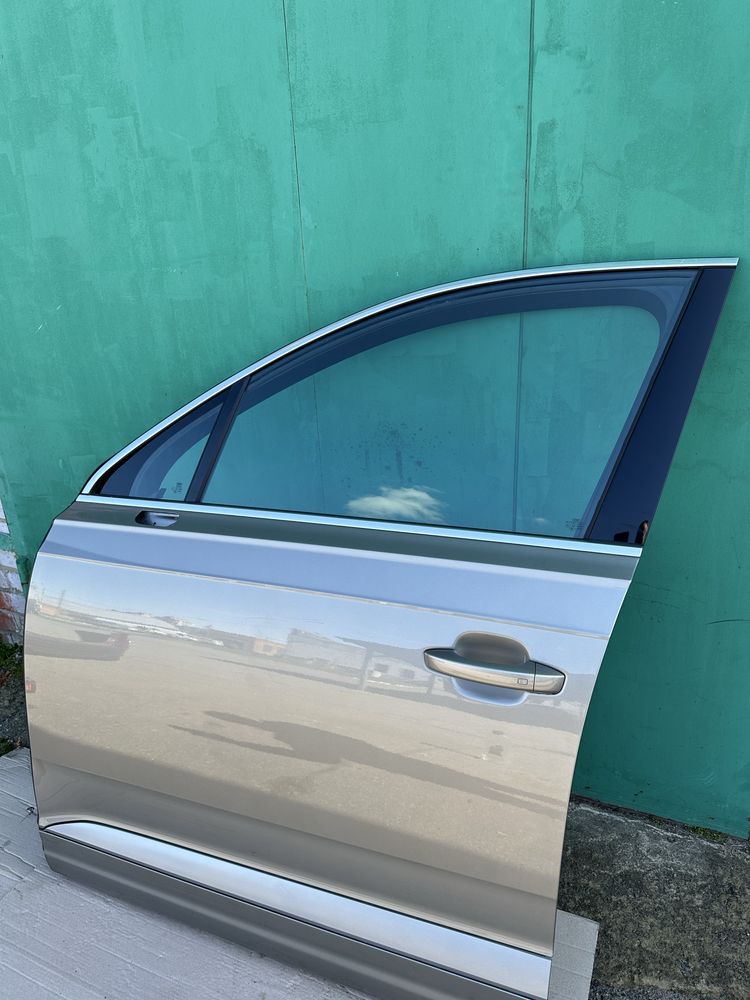 Дверка права ліва Audi Q7 2015-2020 4M0831051 4M0831052 колір Z1U