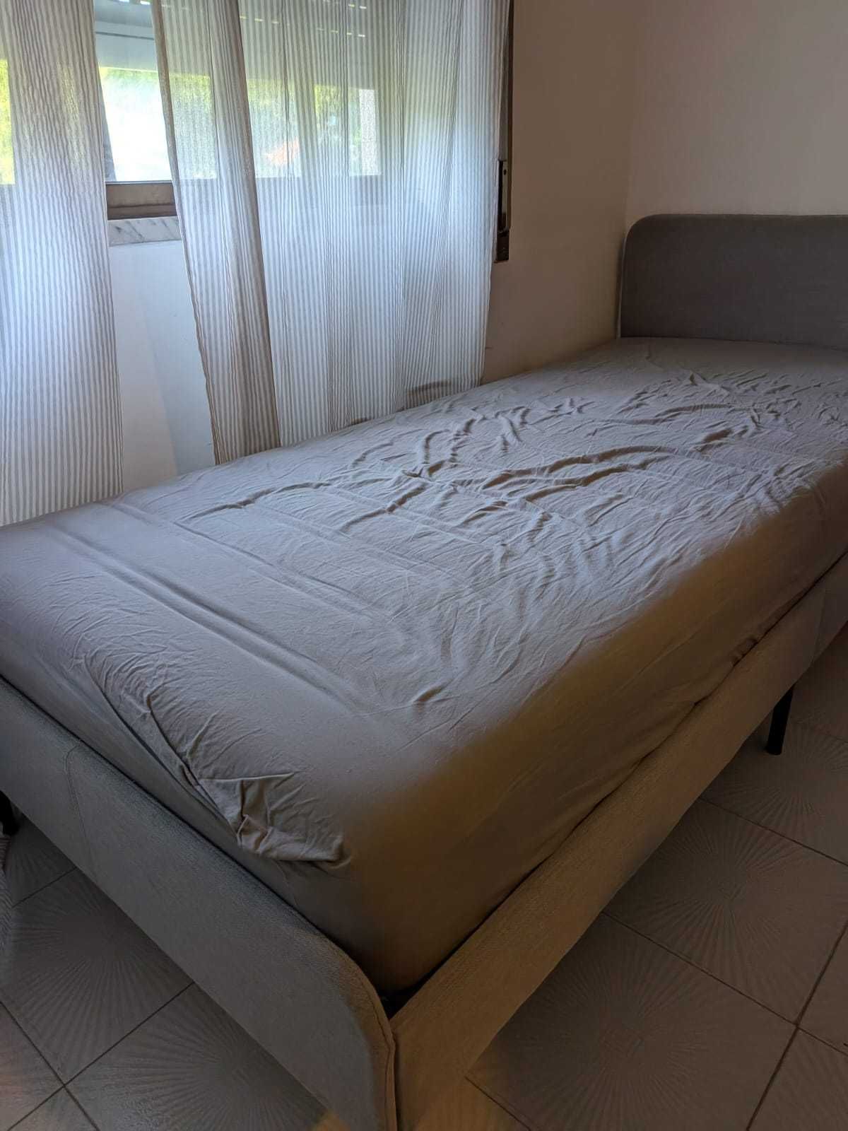 Cama SLATTUM e Colchão VESTERÖY Em bom Estado