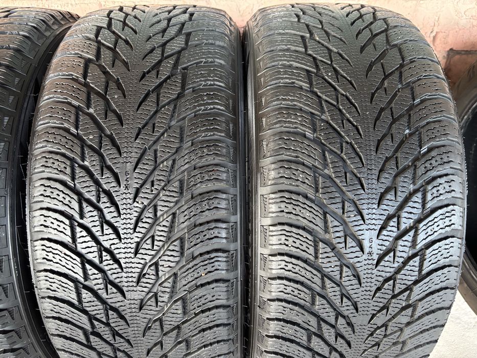 Комплект зимових шин 245/45R19 Nokian