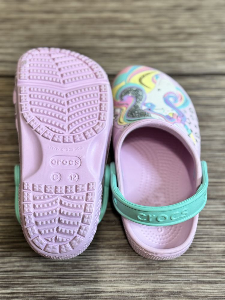 Стильні дитячі крокси з єдинорогом crocs, оригінал, нові, c12