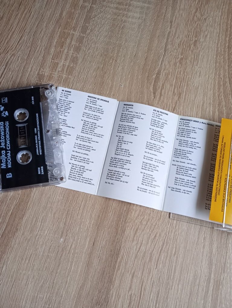 Kaseta magnetofonowa Majka Jeżowska Kochaj czworonogi