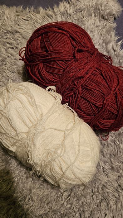 2 motki włóczki akrylowej 975g bordo/czerwień/biel/krem