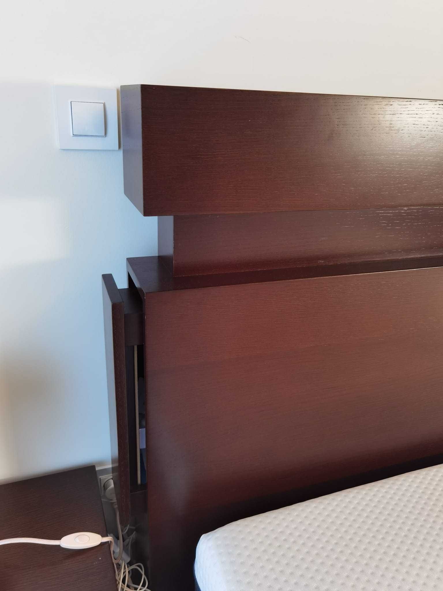 Cama com 2 mesinhas cabeceira e cómoda