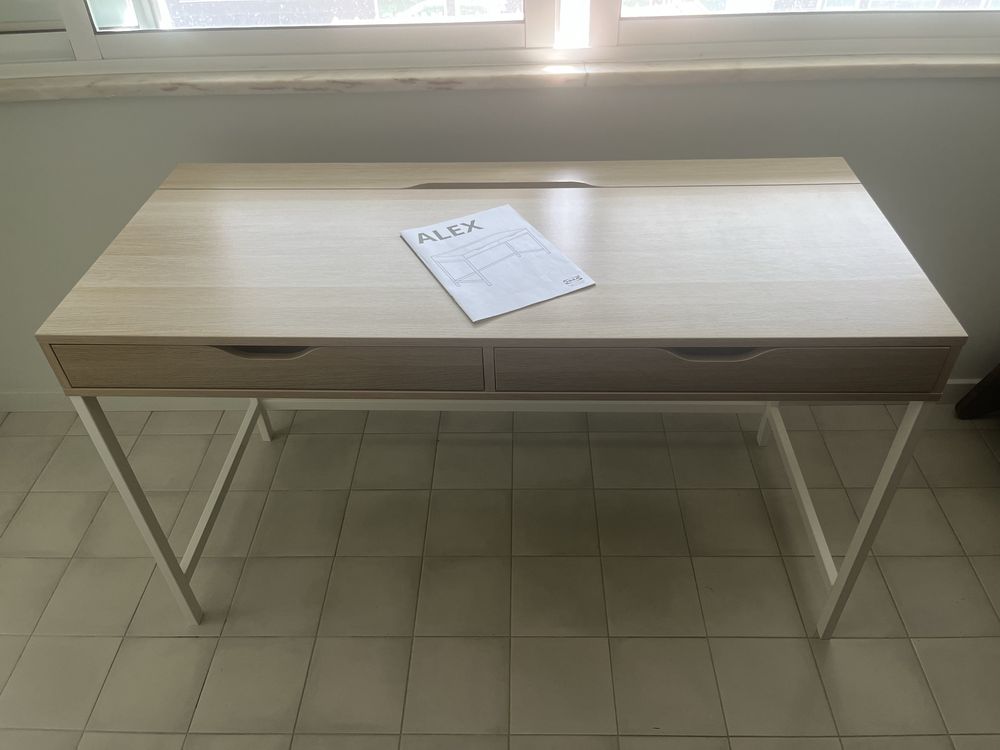 Secretaria IKEA modelo ALEX (132x58 cm)