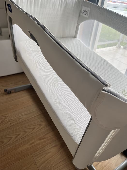 Berço Next to me Magic da Chicco com colchao Bamboo Living