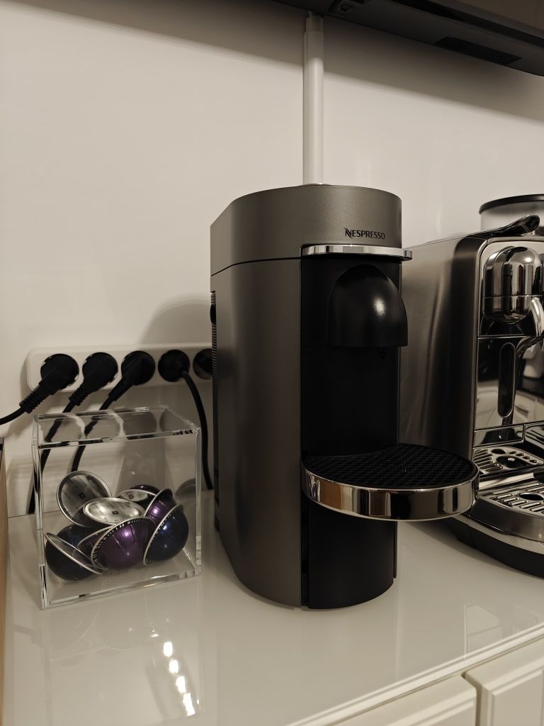 Máquina de café Nespresso VertuoPlus Deluxe