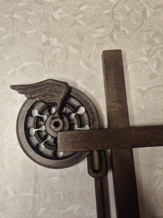 Дерев'яний декоративний хрест (ручна робота)