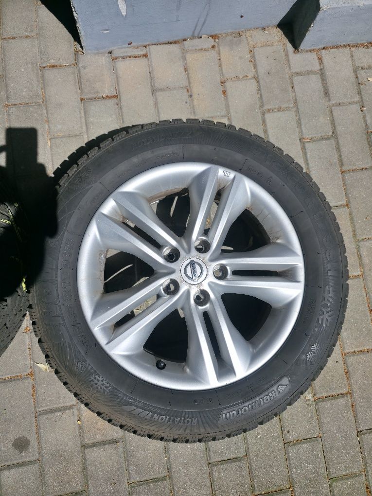 Komplet zimówek Kormoran Snow 215/60 R17 96H z felgami OE