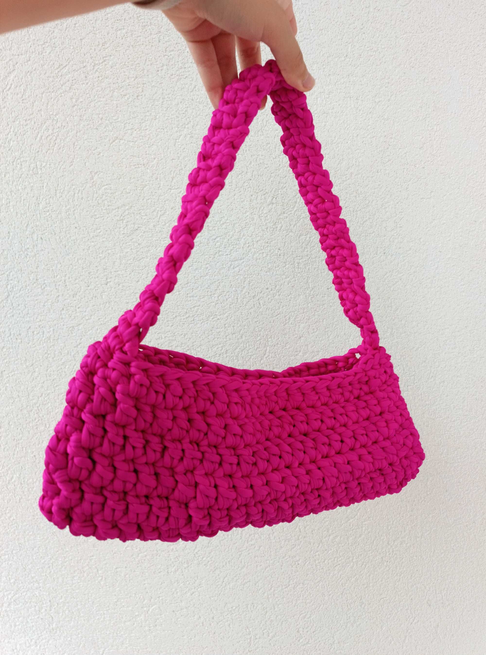 Bolsas em crochet feitas à mão