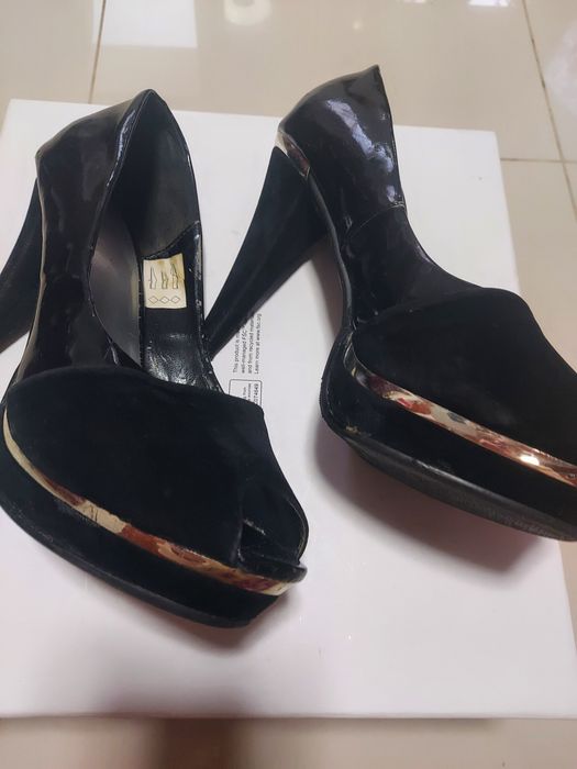 Sapatos feminino de salto alto preto da Just