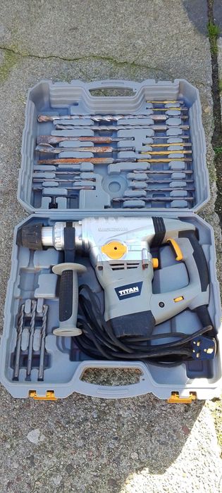 Młotowiertarka Titan SDS 1500W + 22 akcesoria i walizka-wyprzedaż!