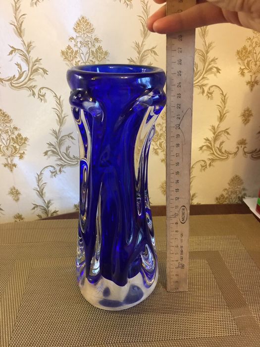 Цветная синяя ваза