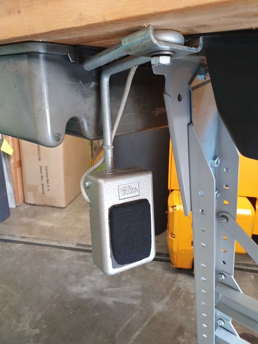 Máquina de costura industrial "Adler"