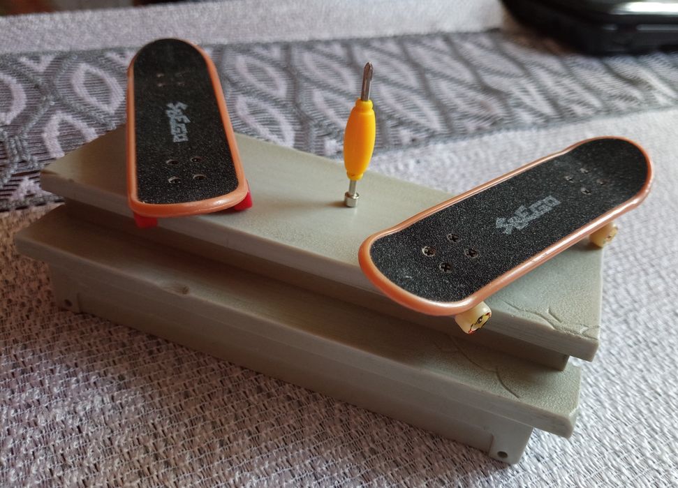 FINGERBOARD mini deskorolki drewniane + PUDEŁKO