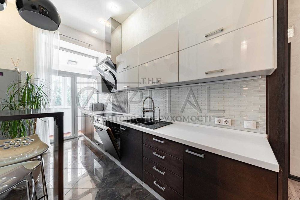 Большая Васильковская купити квартиру в центрі, 100 м2, рядом Гулливер