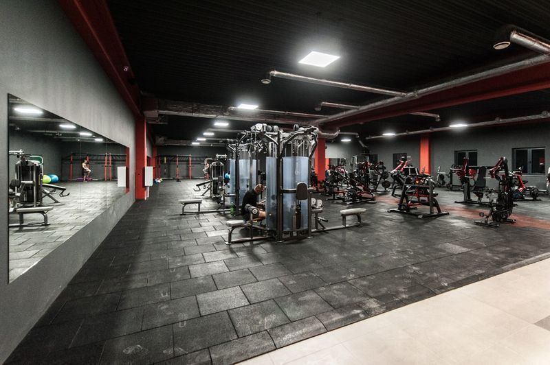 Niekrusząca, mega pancerna podłoga gumowa do sal fitness, crossfitu