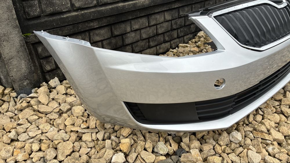 Zderzak przedni Skoda Octavia 3 III 5E 12- przedlift srebrny LA7W
