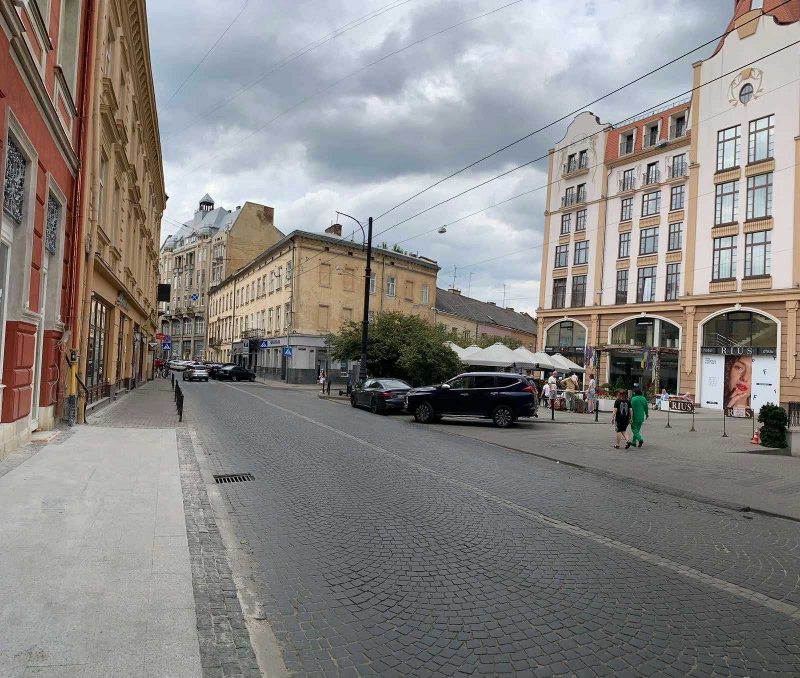 Оренда фасадного приміщення 100м2  вул. ГНАТЮКА